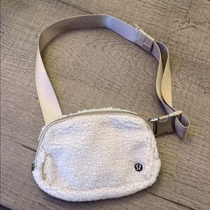 Lululemon White Sherpa Everywhere Belt Bag